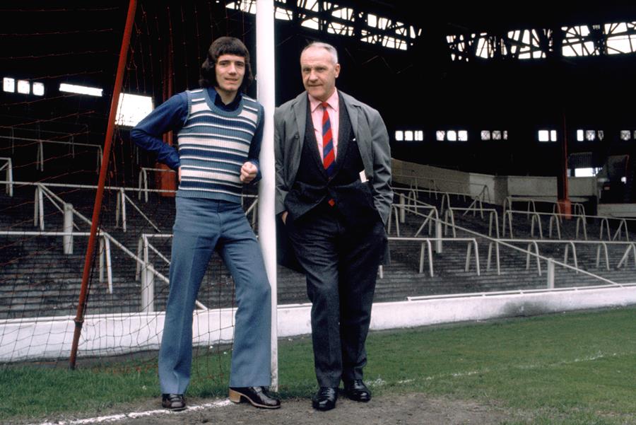 Kevin Keegan and trainer Bill Shankly at Anfield in May 1971. Photo: PA Images / Alamy Stock Photo